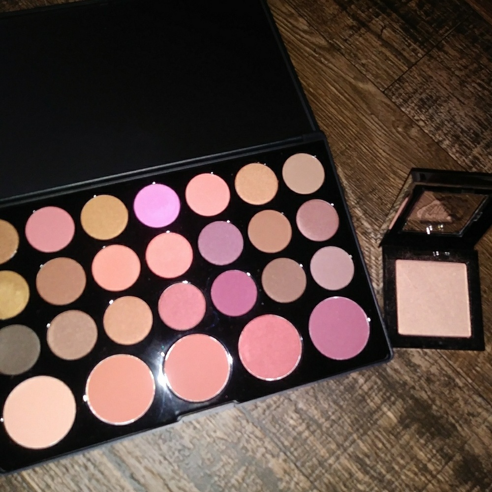 Beauty make up bundle. - Picture 2 of 3